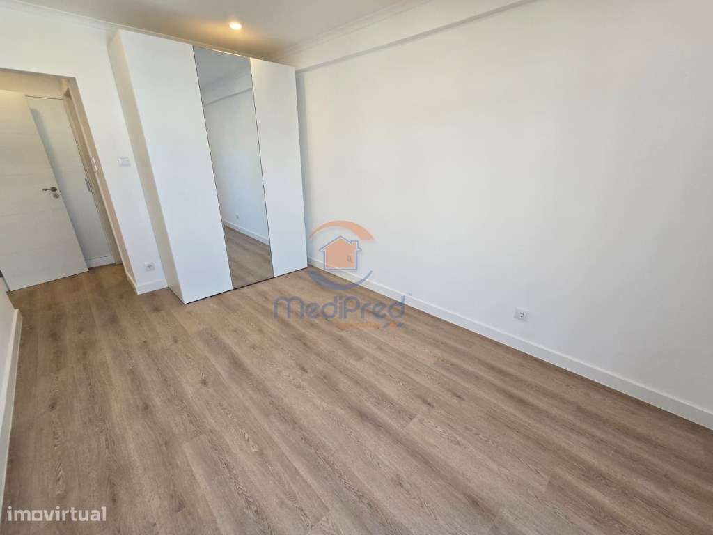 Apartamento T3 Totalmente Remodelado | Camarate, Loures-16