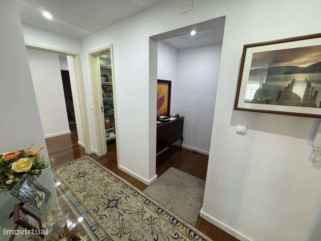 T4 Totalmente remodelado em Alfornelos - Junto ao Metro-9