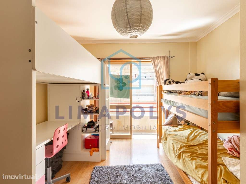 Apartamento T2 com lugar de garagem e vista de mar-8