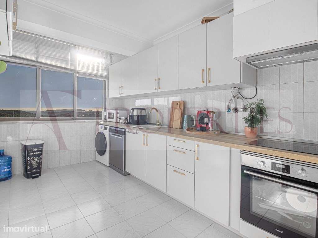 Apartamento T2 Luminoso e Remodelado em Zona Tranquila da Rinchoa-5