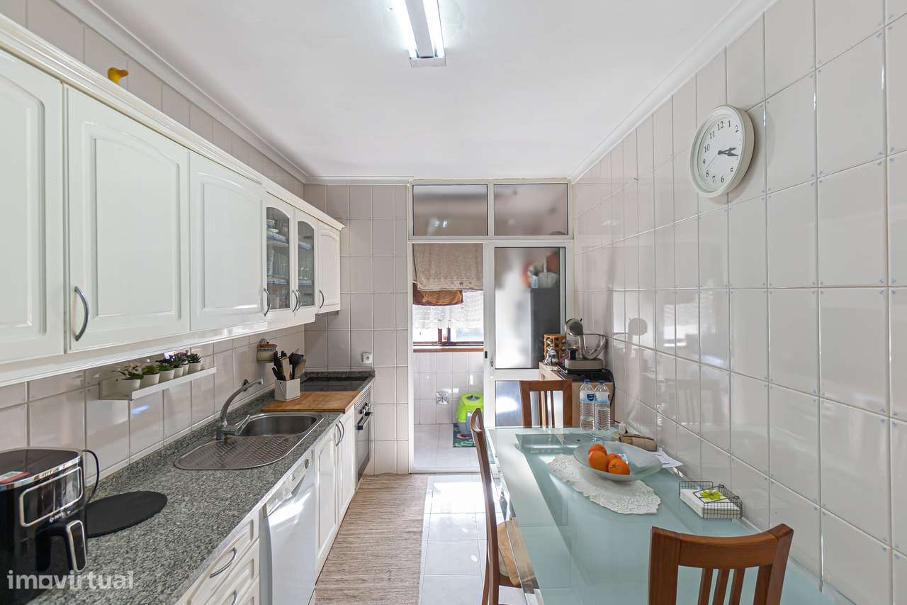 T2+1 com varanda e lugar de garagem em Oliveira do Douro-5