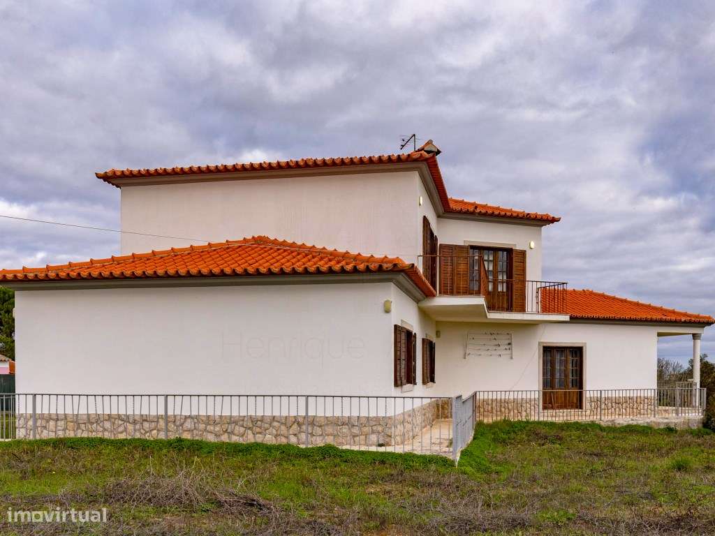 Moradia T3 Isolada com 1000 m² de terreno em Castelo, Sesimbra-40
