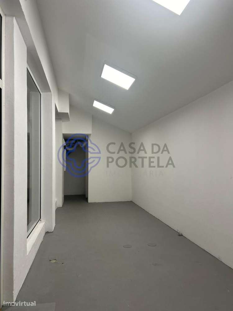 Escritório /Loja Premium nas Avenidas Novas para venda com 2 andares d-31