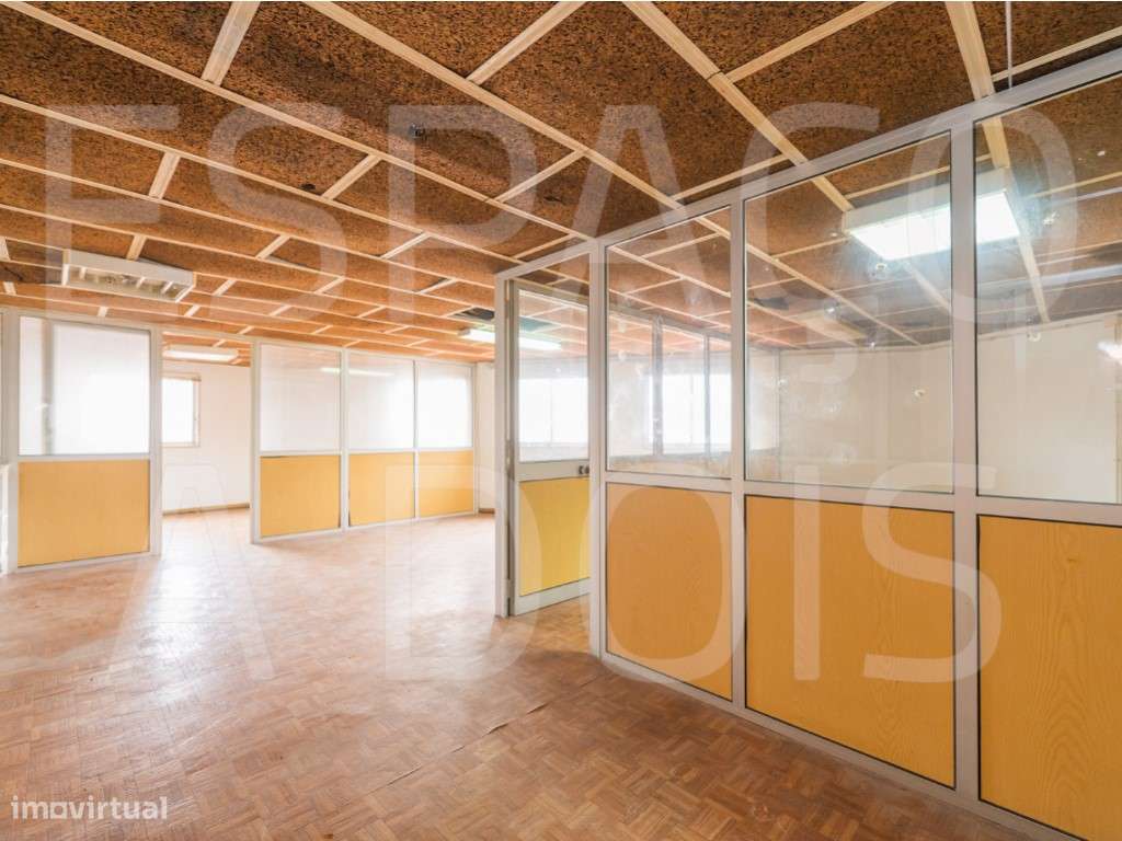 Armazém Amplo; com 2 Pisos! Boa Localização, próximo do Centro da A...-28