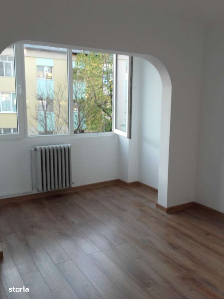 Central, str. Moldovei - Ap. 4 camere, et. III, decomandat-7