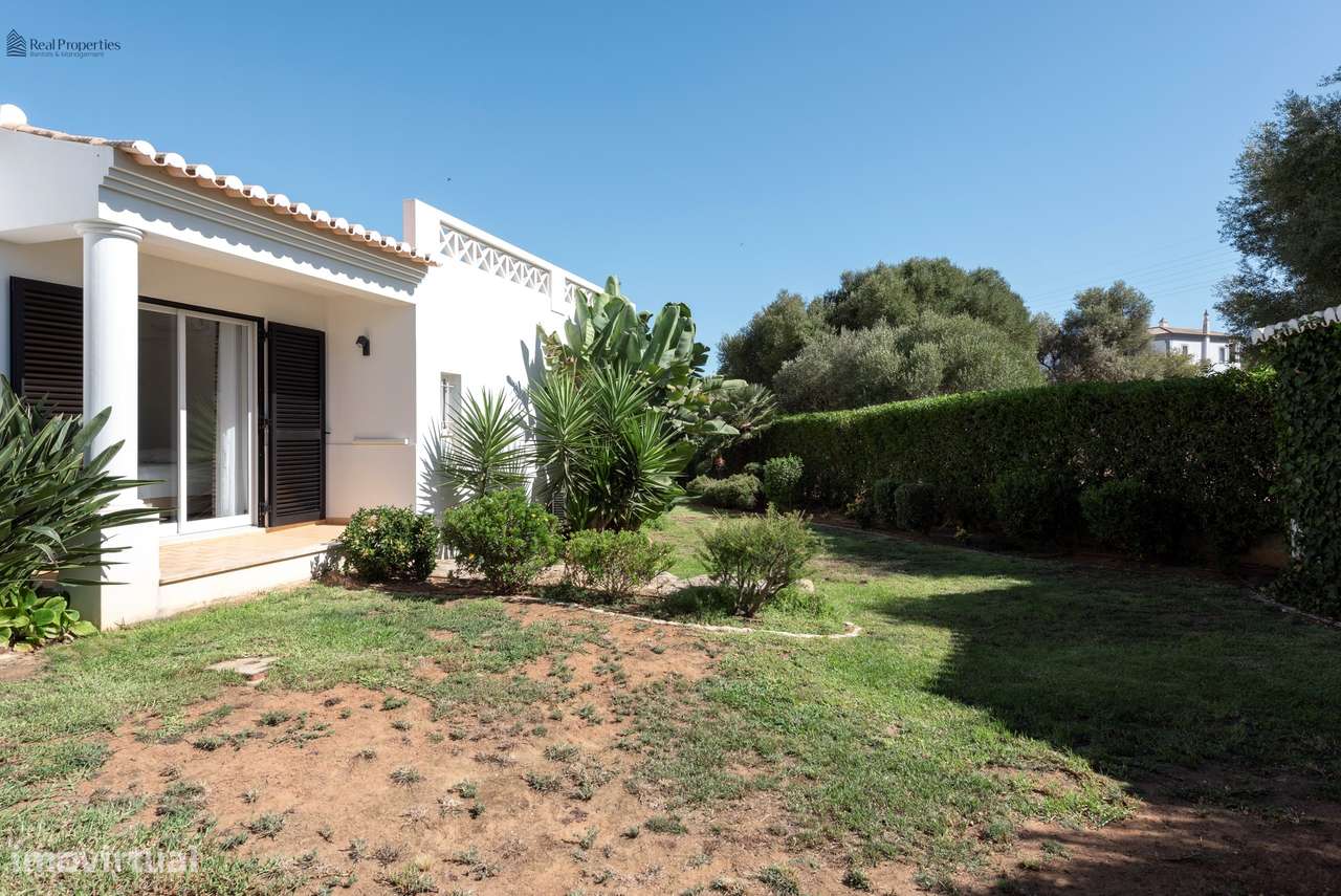 Moradia Térrea T4 Isolada em Albufeira – Um Refúgio de Luz, Conforto e-36