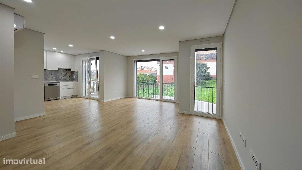 Moradia Geminada M3 em zona de Santa Clara - Grande imagem: 4/20