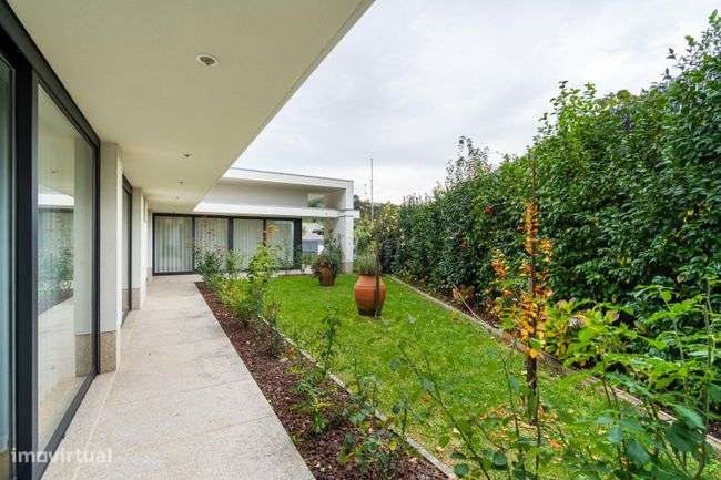Fantástica Moradia T3 Térrea de Luxo em Braga-32