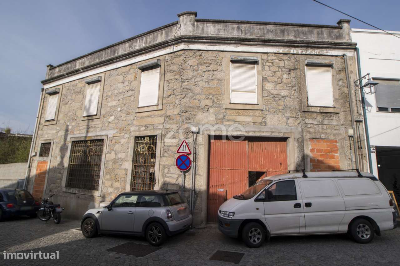 Prédio/ Armazém para reabilitação, localizado na Ribeira de Gaia - Grande imagem: 4/32