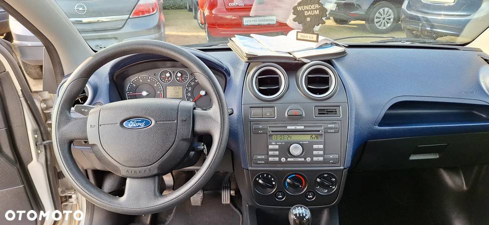 Ford Fiesta 1.3 Ambiente - 24