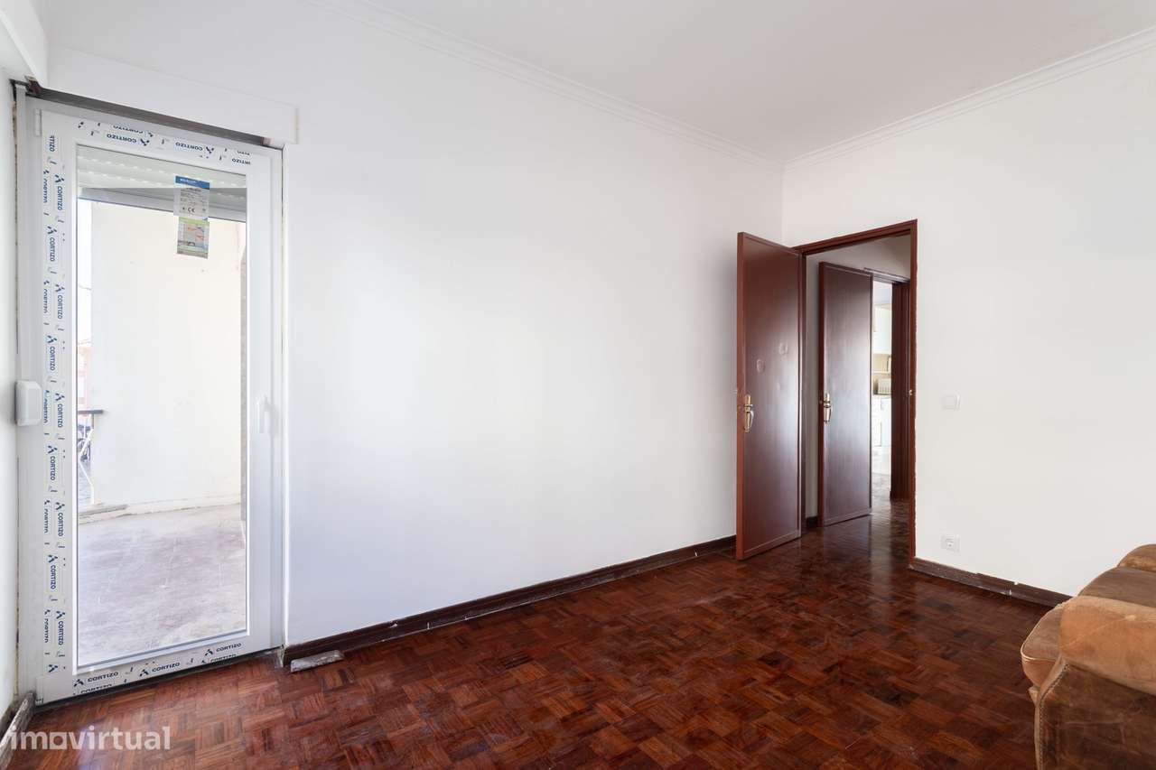 Apartamento T2 a 4 minutos do Centro da Parede – Excelente Localização - Grande imagem: 5/13