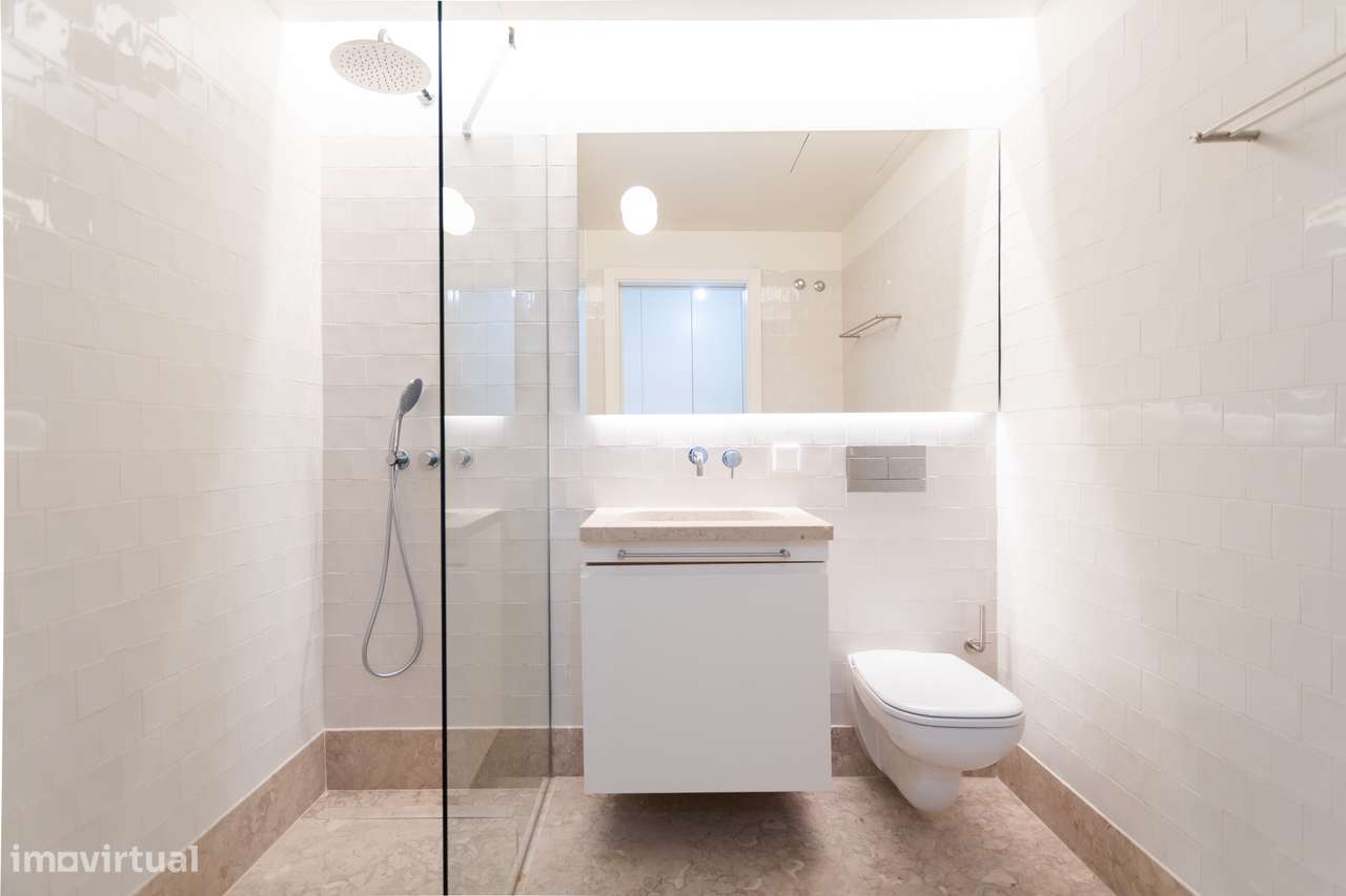 APARTAMENTO T2 DUPLEX DE LUXO, A 3 MINUTOS DA AV. DA LIBERDADE - Grande imagem: 4/24