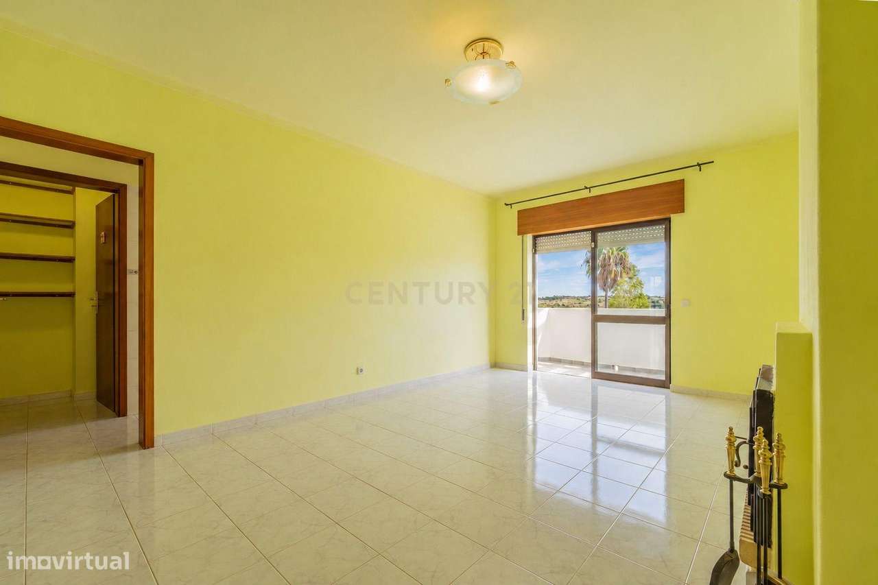 Apartamento T2 em Estômbar, Lagoa - Oportunidade Única!-3