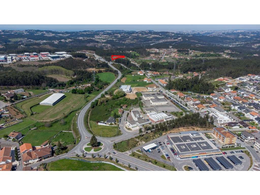 Terreno com 18414m² para construção pavilhões industriais junto à A...-16