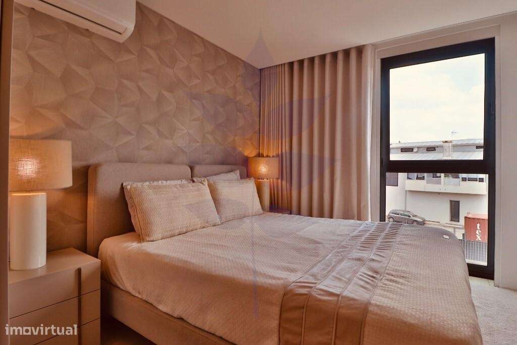 Vende-se T3 Duplex - Condominio Fechado - Como Novo - Empreendimento V-4