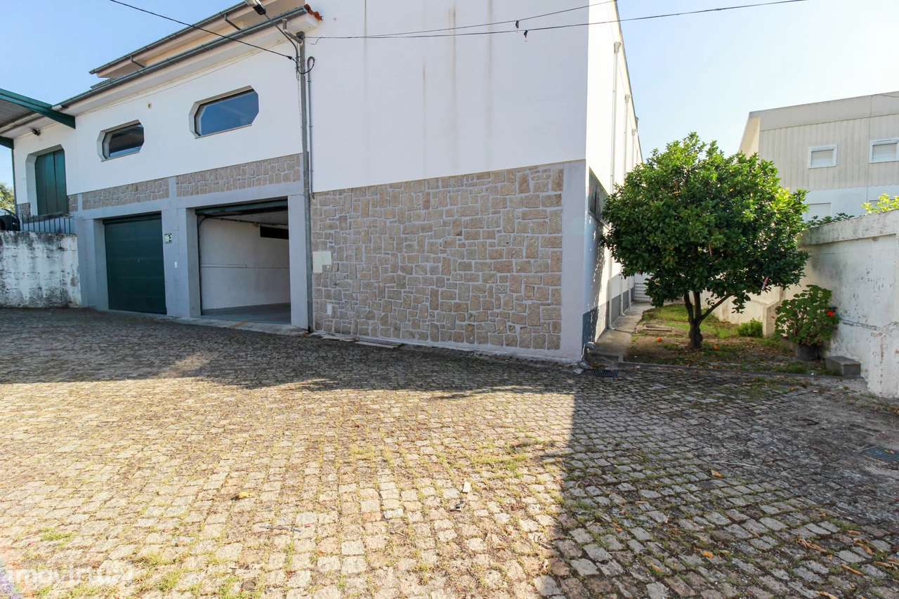 Garagem Complementar a com Potencial Único de Expansão Empresarial - Grande imagem: 2/6