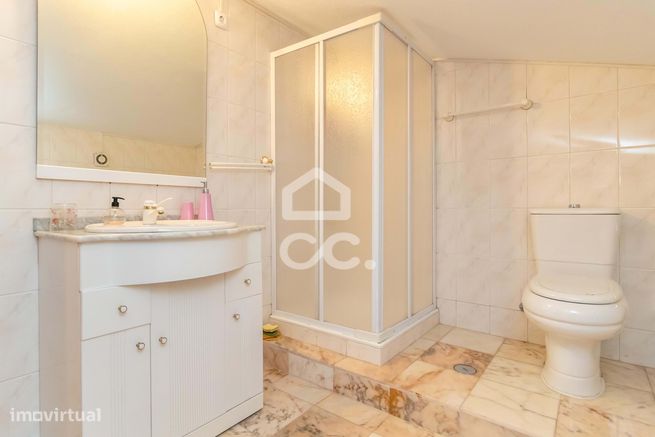 Moradia Isolada T8 em terreno de 1000 m2 em Belverde-50
