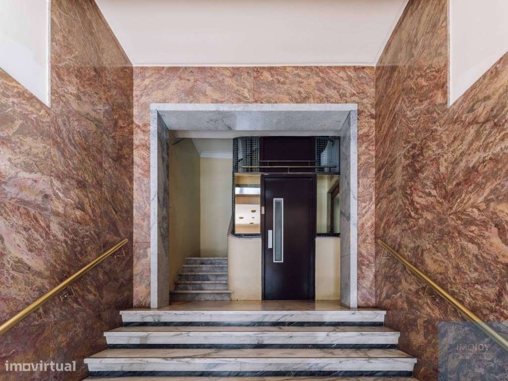 Apartamento T4 com Varanda no Último Piso em Alvalade Junto ao Camp...-20