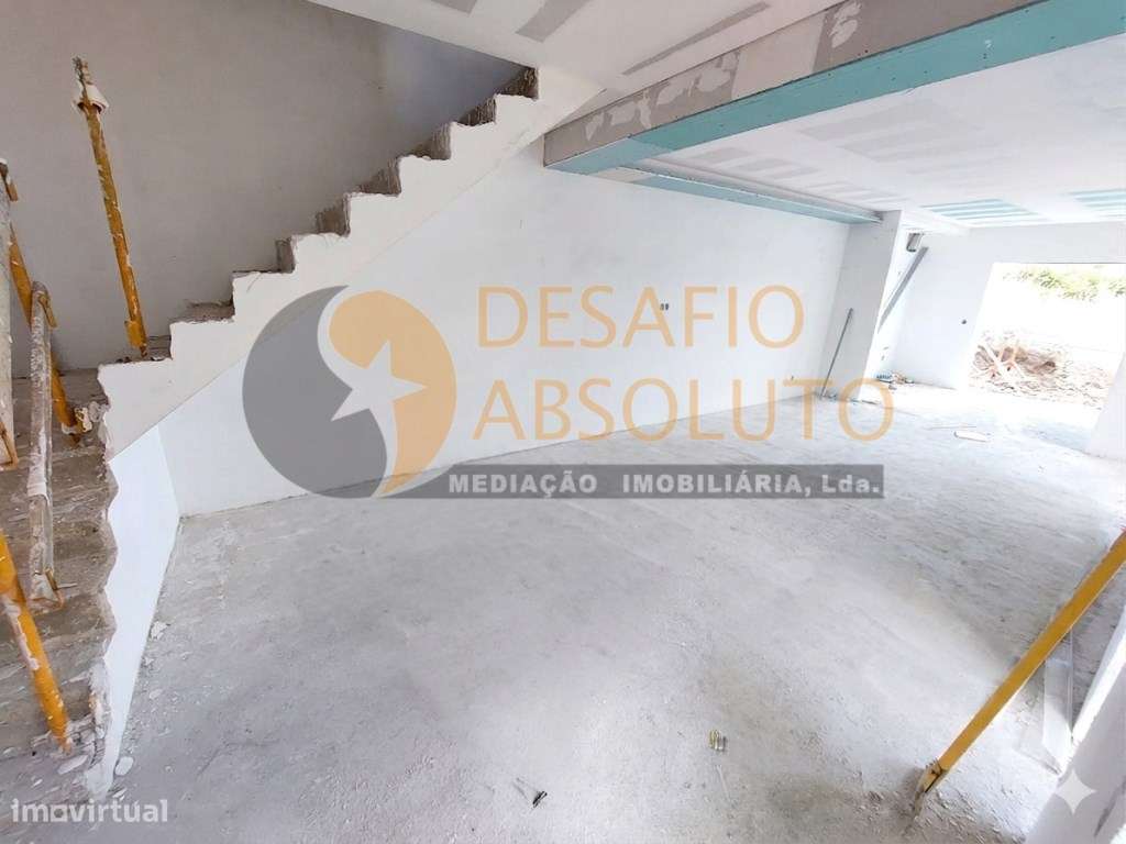 Moradia Geminada Duplex T3. Redondos, Fernão Ferro-3