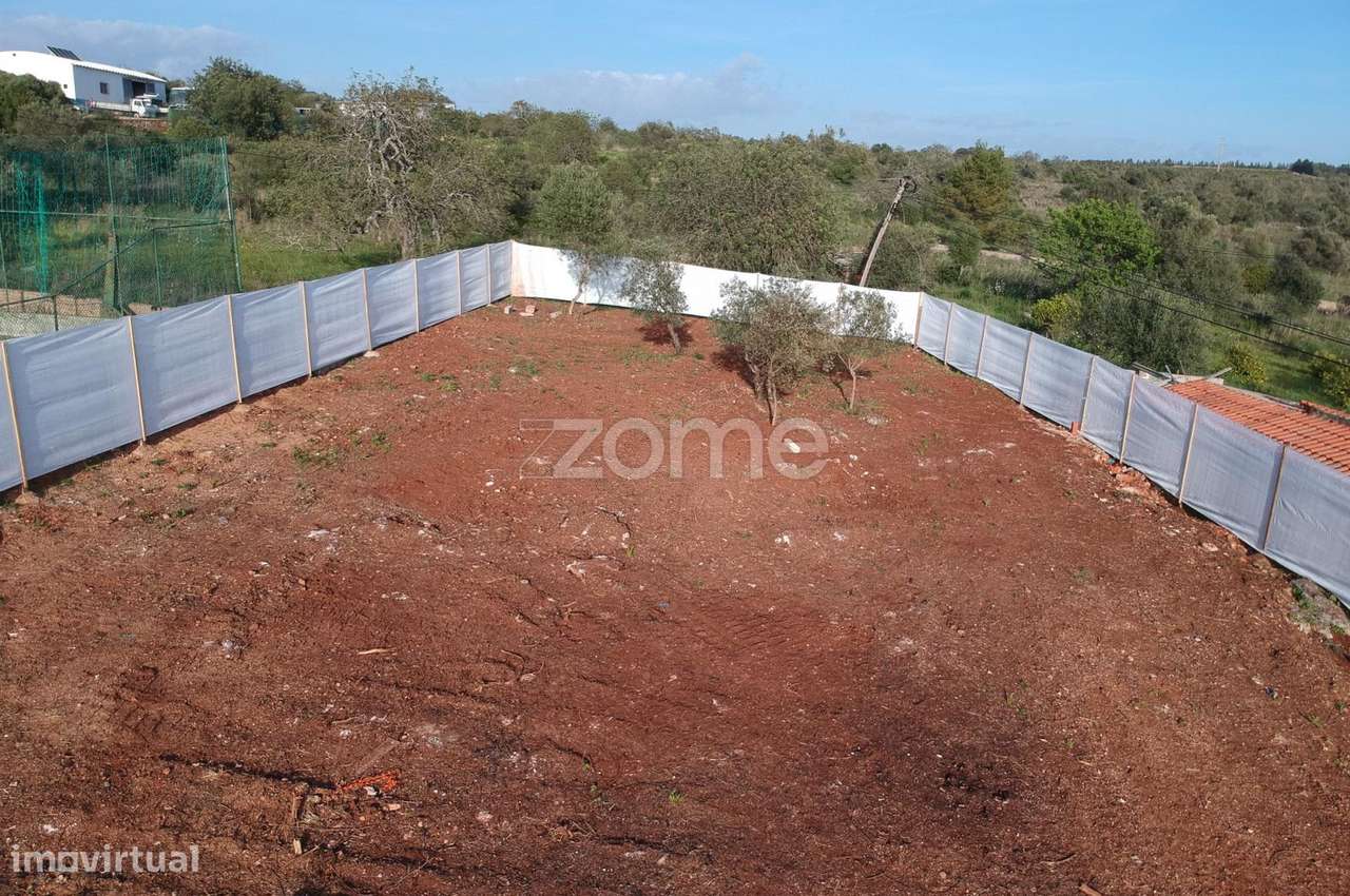 Excelente TERRENO com Licença de Construção p/ 3 Moradias - Grande imagem: 2/11