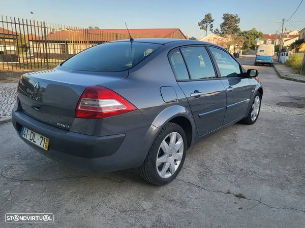 Renault Mégane 1.5 dCi Dynamique Luxe - 4