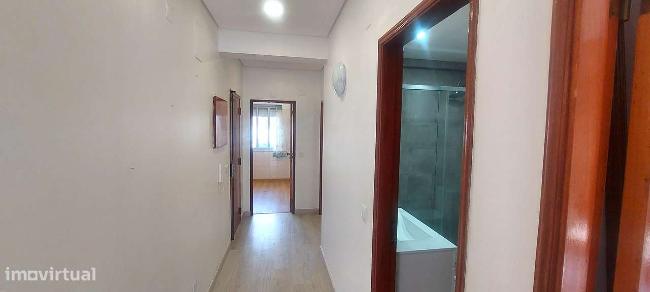 VALE FLORES - T3 REMODELADO COM SUITE NUM R/C-10