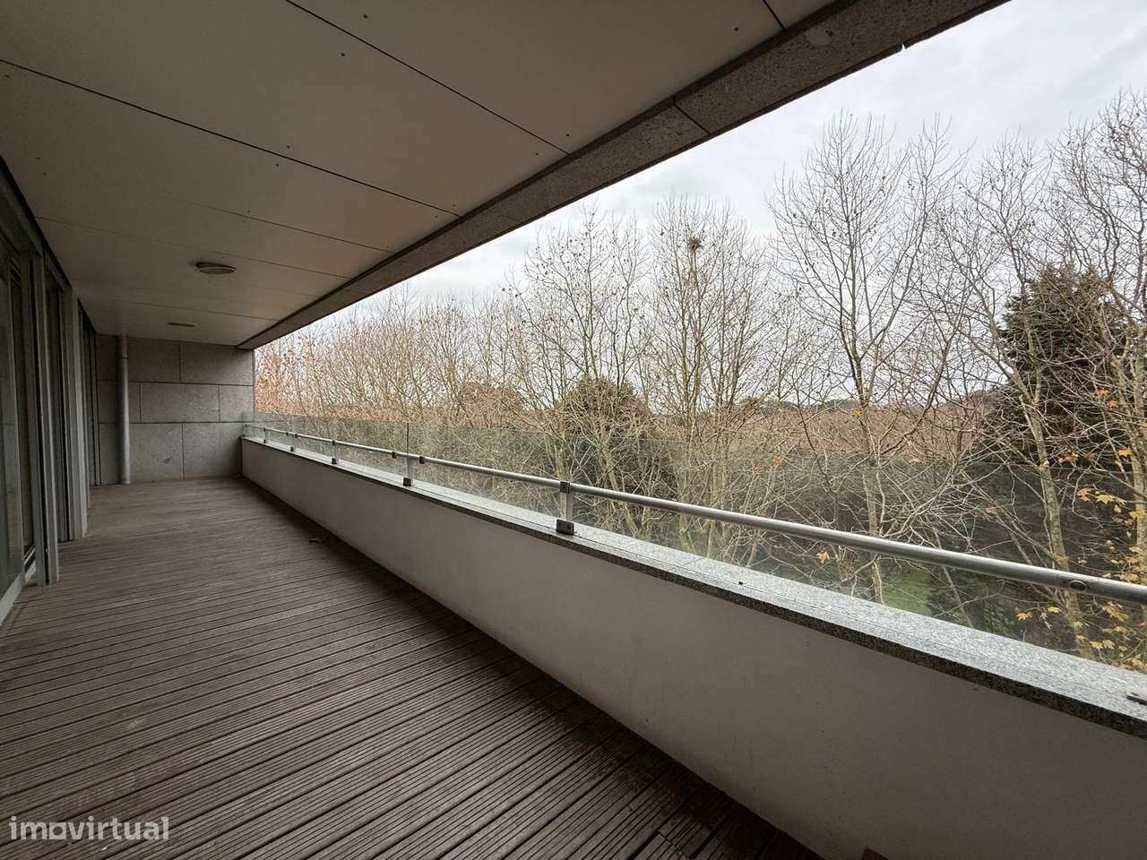 T4 transformado em T2 c/ varanda a poente no Parque da Cidade - Grande imagem: 2/31