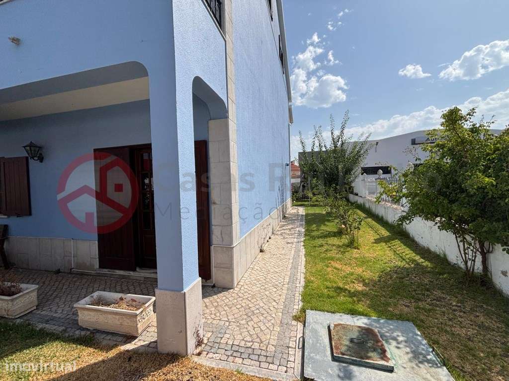 Moradia Isolada T5 numa zona sossegada e central em Alenquer - Grande imagem: 4/27