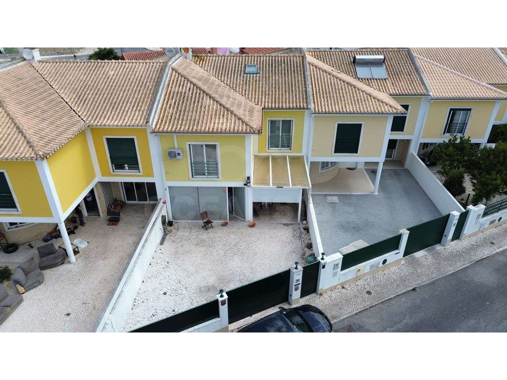 Moradia T4+2 com piscina na Urb. Lombas (São Domingos de Rana)-47