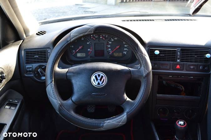 Volkswagen Golf - 5