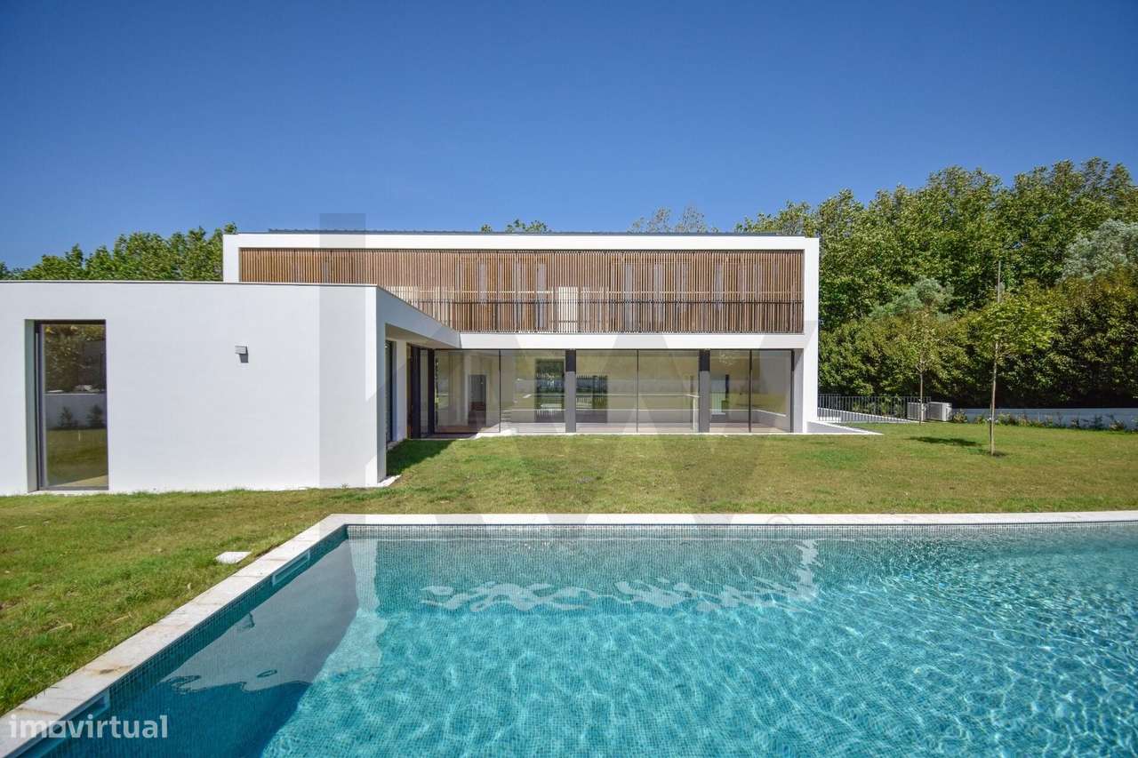 Moradia Contemporânea T5 no Oeiras Golf & Residence-0