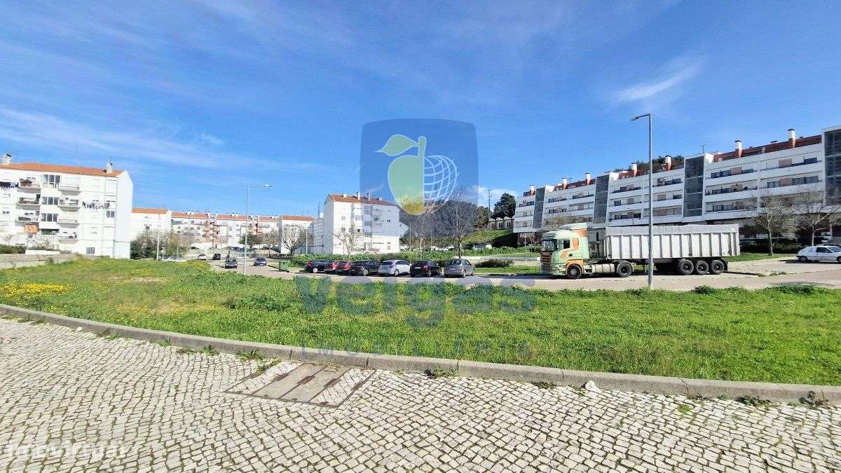Lote para edífico com 5 pisos e 2 caves em Santarém com vista urbana-14