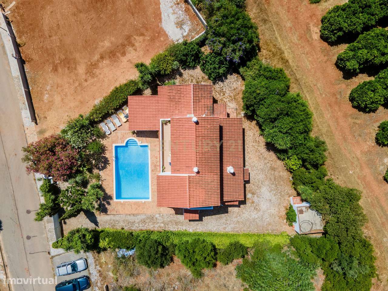 Moradia Bifamiliar T3 + T1 com Piscina  junto aos Campos de Golfe de A-39