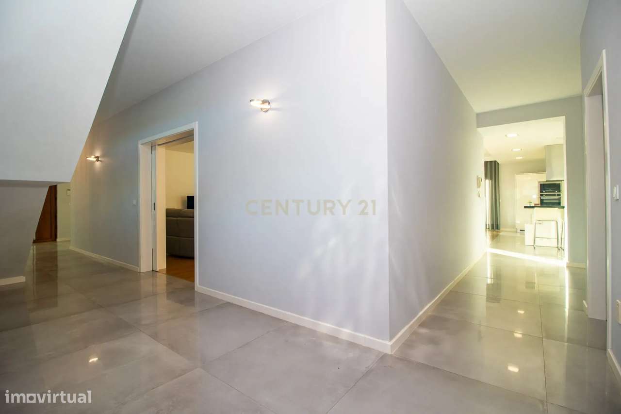 Viva o Luxo à Beira-Mar: Moradia Espetacular T5 com Piscina na Deslumb-16