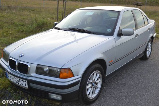 BMW Seria 3 316i - 4