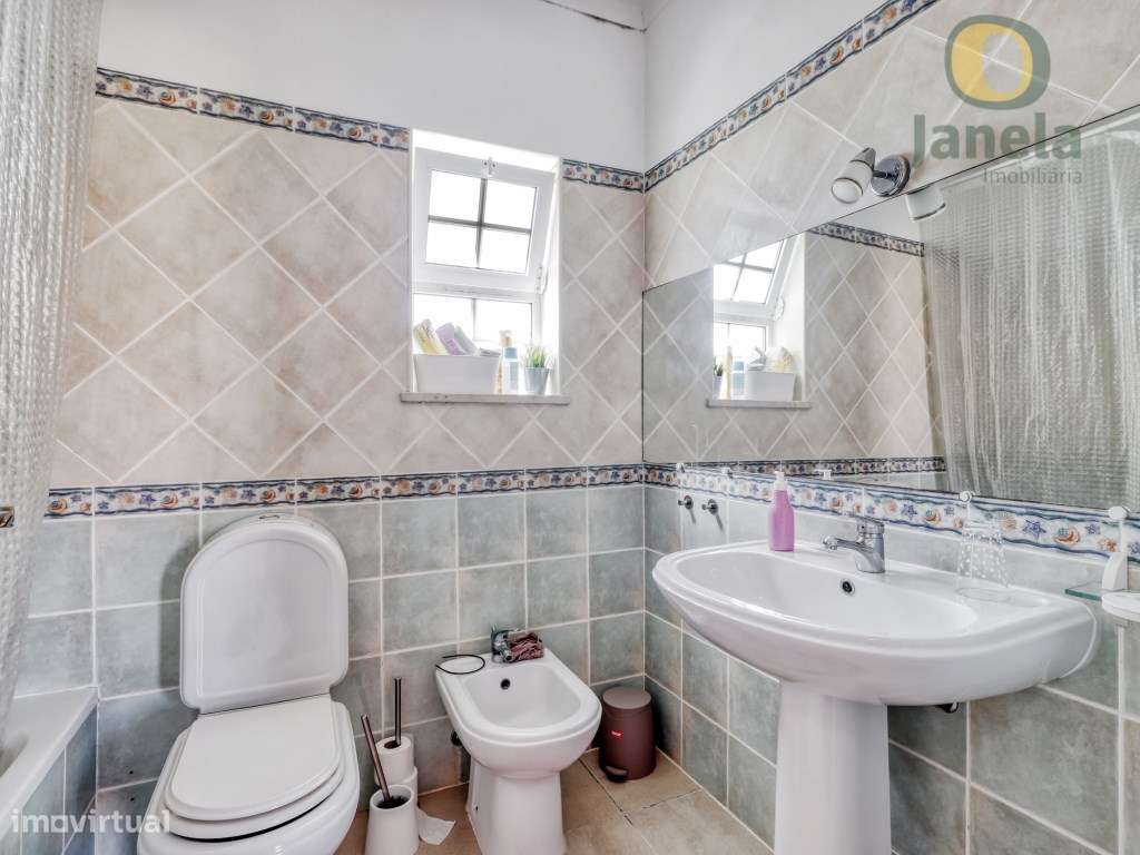 Moradia T3 com Garagem e Piscina no Vila Sol-10