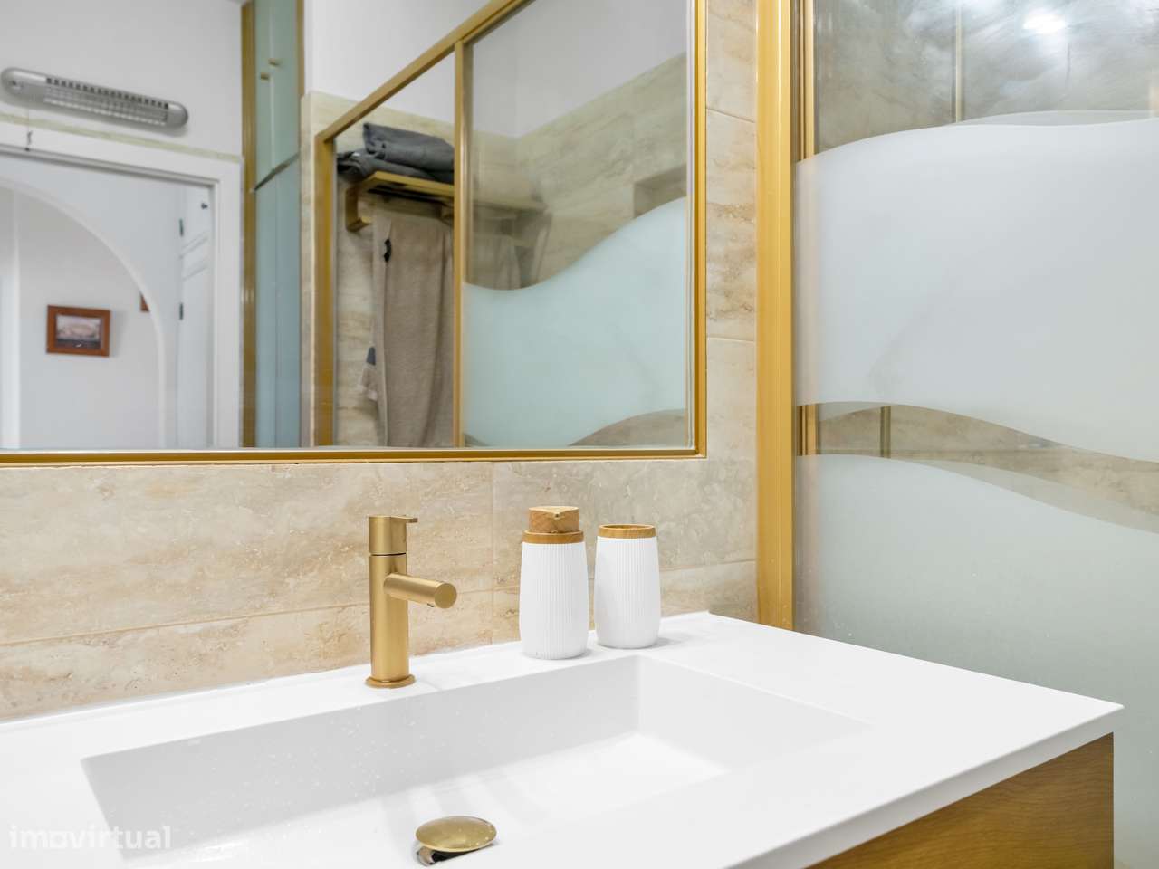 Andar de Moradia com Garagem Fechada e Terraço privativo-13