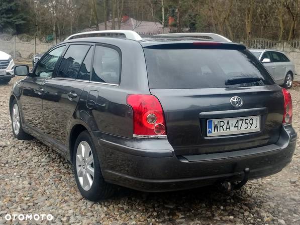 Toyota Avensis 1.8 VVT-i Combi Sol - 4