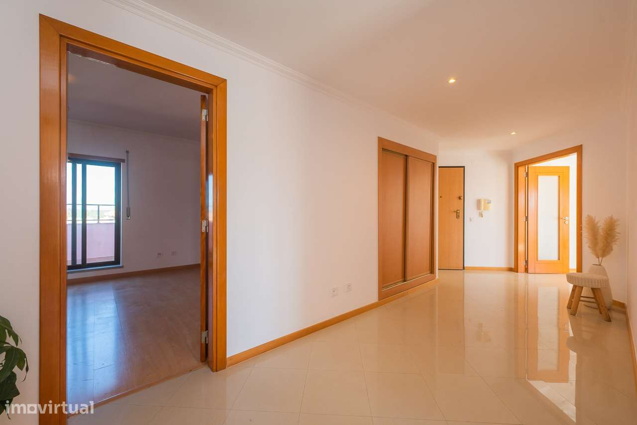 Apartamento T2 na Quinta do Conde com área de 136m2-44