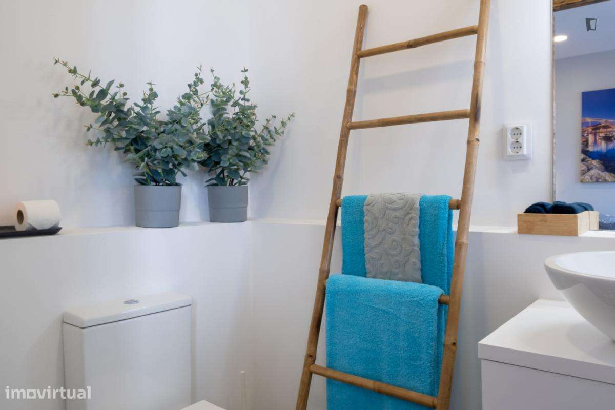 Quarto - localizado em Mafamude Porto - Grande imagem: 4/9