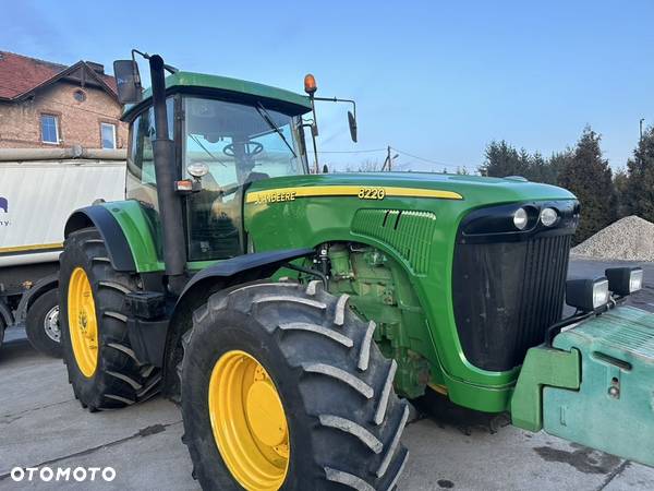 John Deere 8220 PowerShift - 16