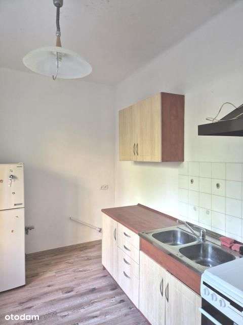 Komorów dwa domy blisko Wkd-19