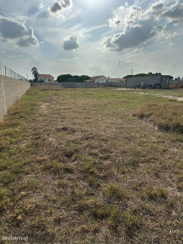 Terreno em Samora Correia - 2500m² com utilidades-4