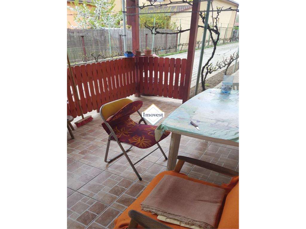 Casa  de vanzare - Imagine principală: 4/19