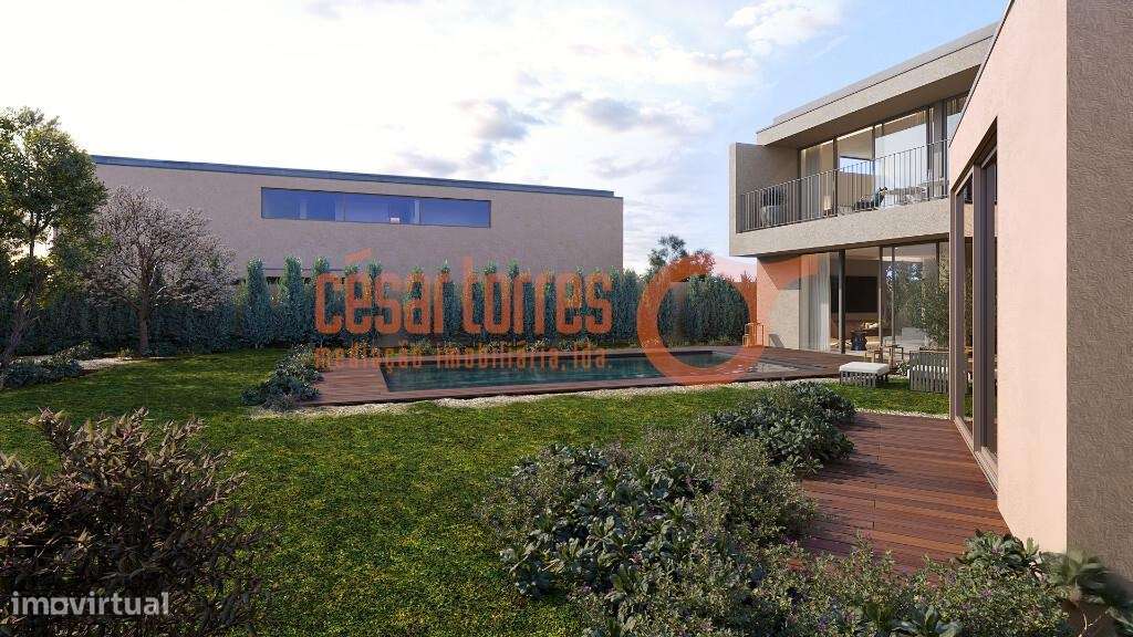 Moradia T4 na Aguda, aproximadamente a 800 metros da praia! - Grande imagem: 4/14