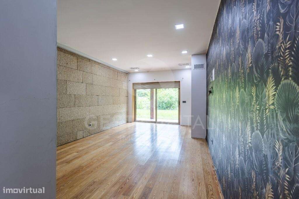 Moradia T4 Térrea de Luxo em Pedra com Terreno, Garagem e Levada Natur-24