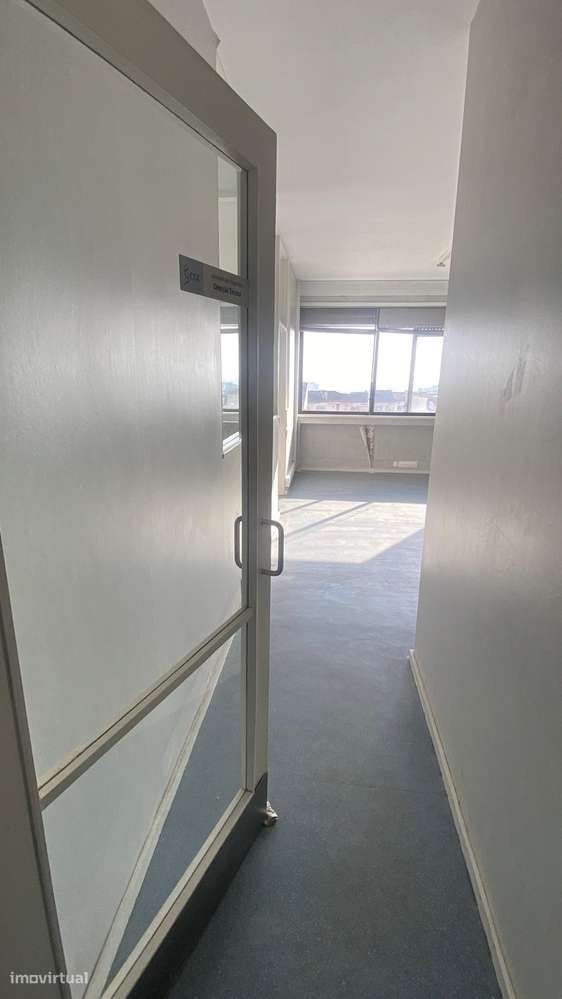 Escritório de 447m², com privilegiada vista, no Centro do Porto-30