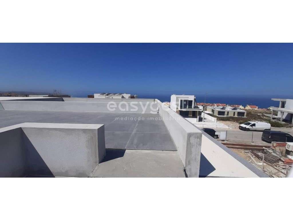 Moradia geminada na Ericeira em acabamentos com piscina privada - Grande imagem: 4/23