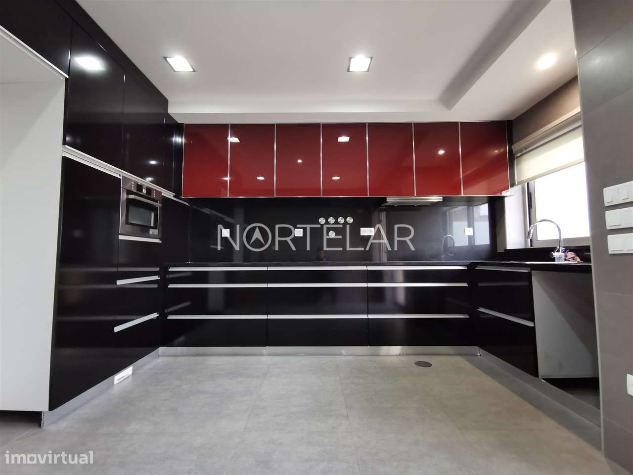 Moradia T4 no centro da cidade da Póvoa de Varzim - Grande imagem: 4/19