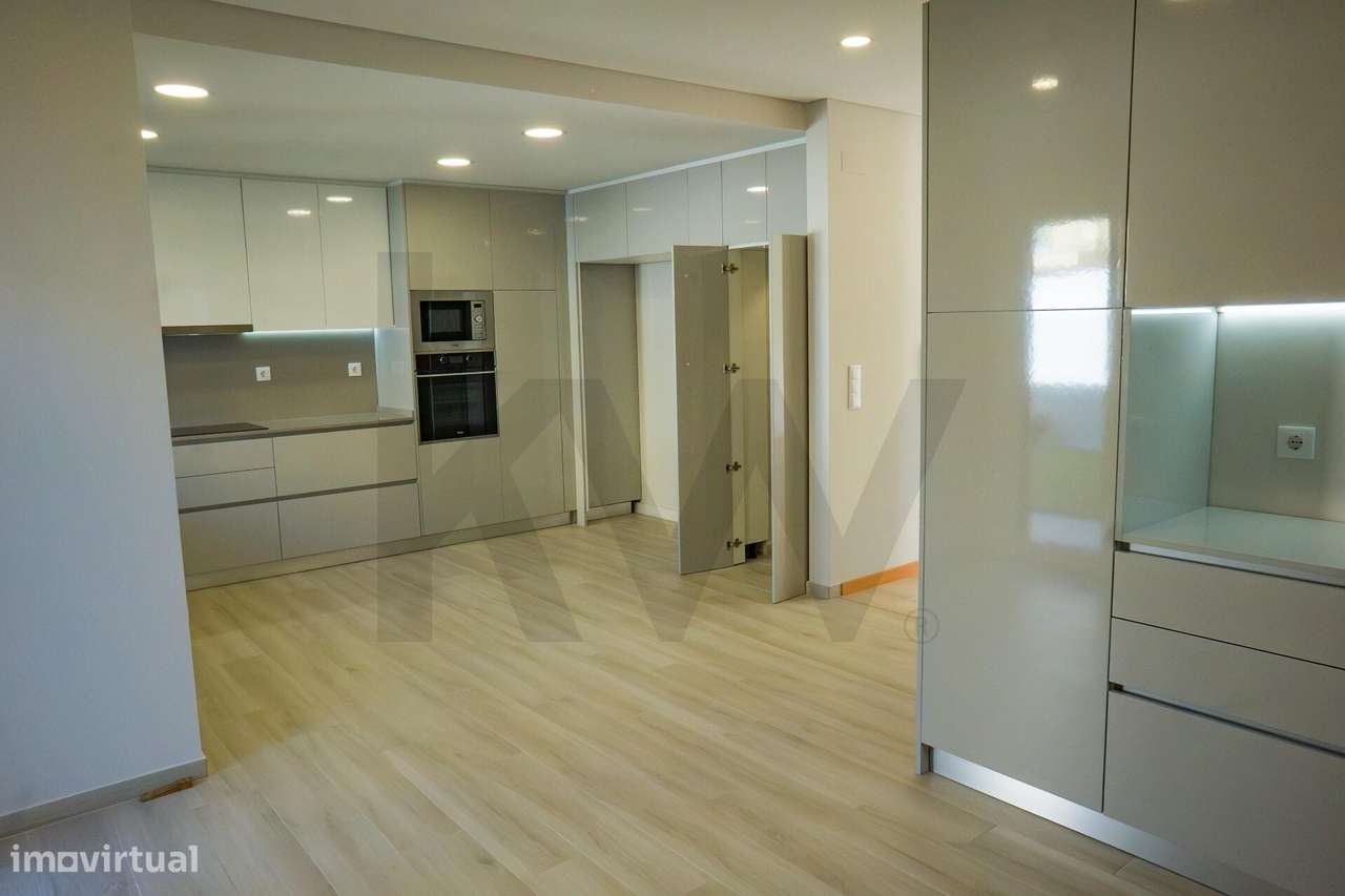 T3 Isolada em Famões: A Estreia Perfeita para a sua Família-18